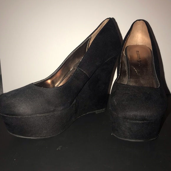 Black Suede Steve Madden Platform Heels - Picture 1 of 5